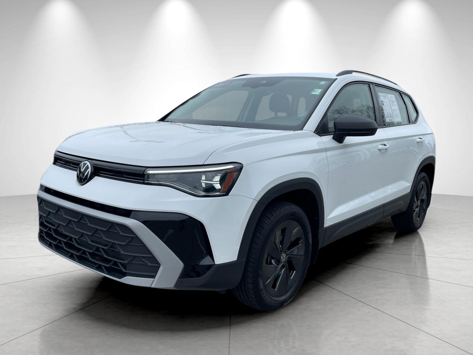 2025 Volkswagen Taos S's photo