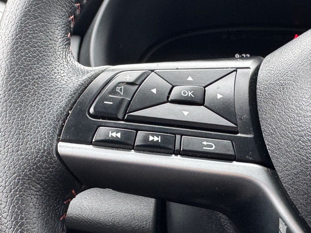 2022 Nissan Kicks SR photo 14