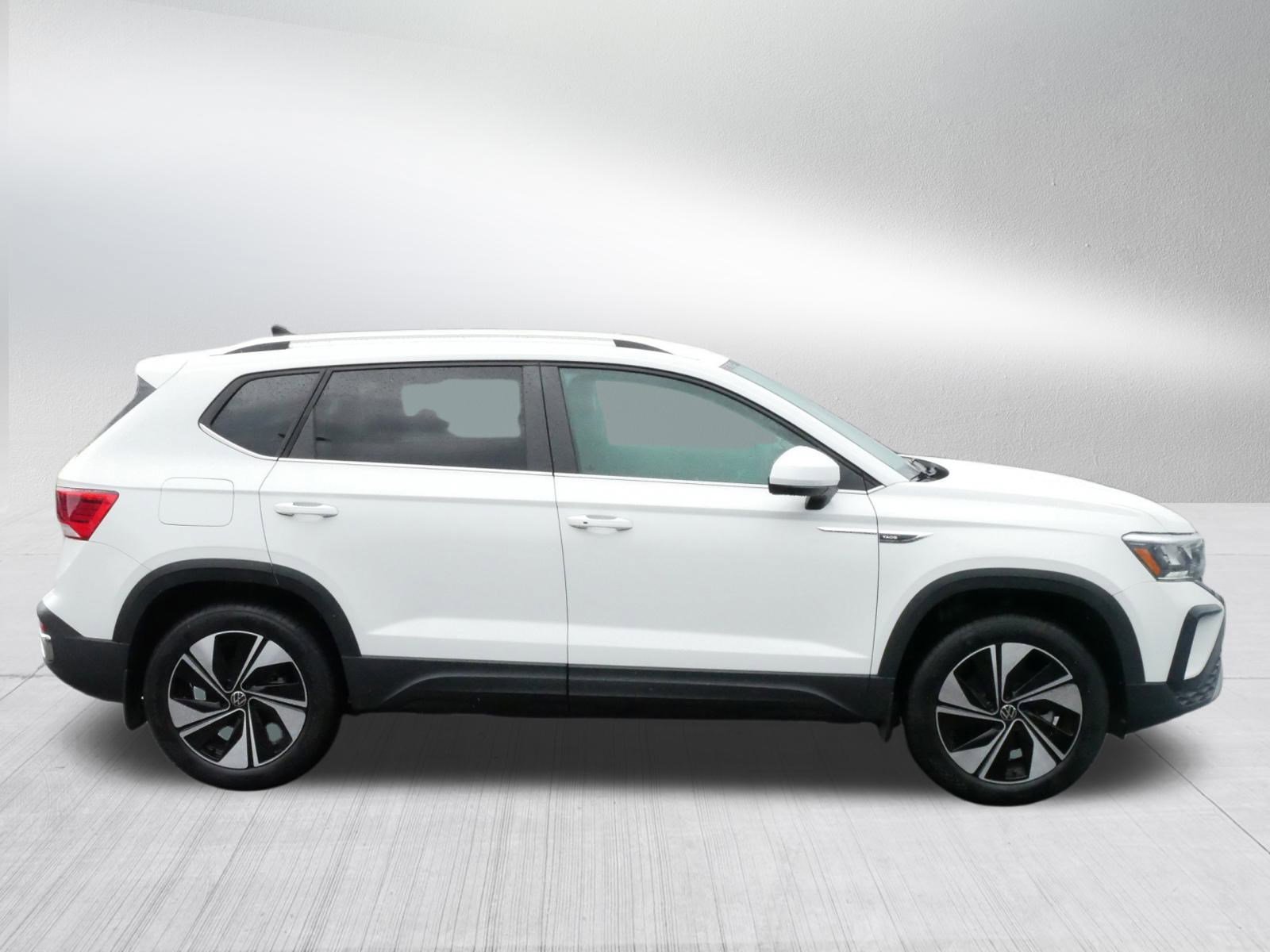 2024 Volkswagen Taos SE photo 8