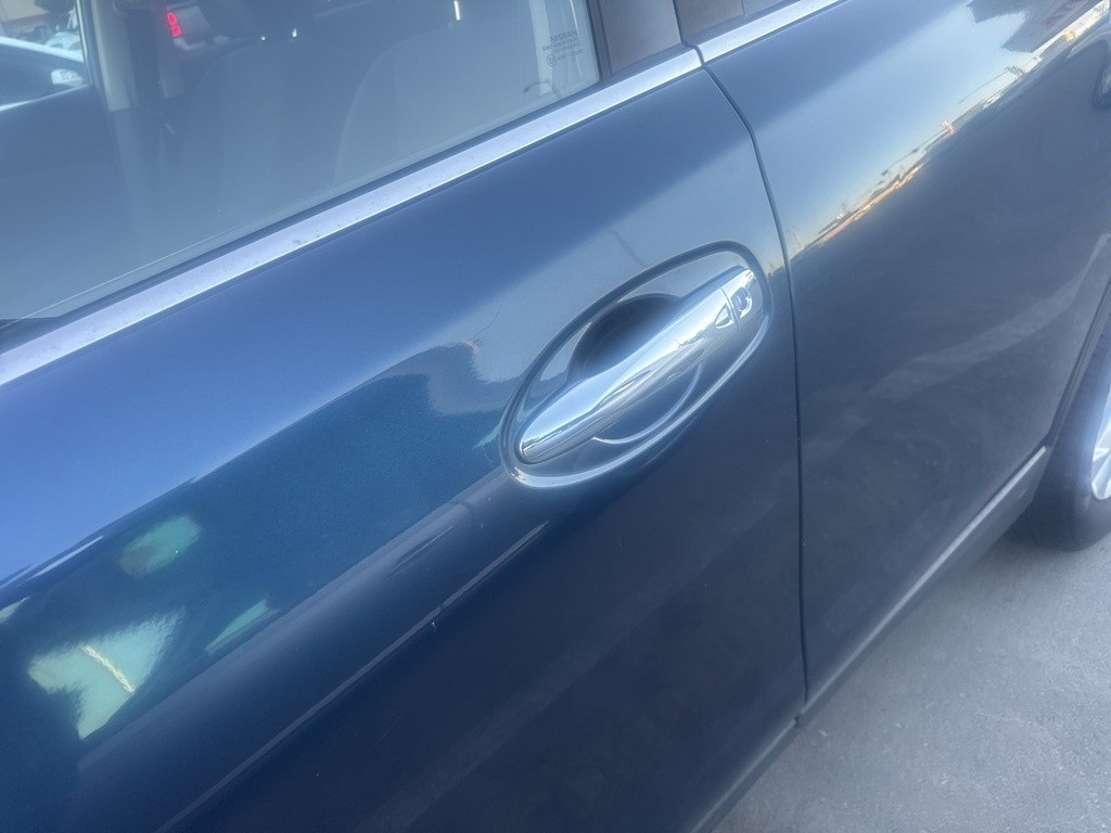 2015 Nissan Rogue SV photo 3