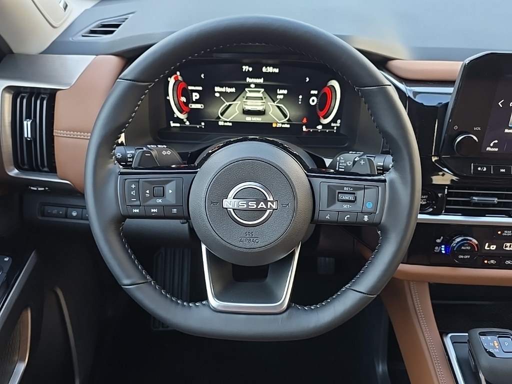 2025 Nissan Pathfinder Platinum photo 13