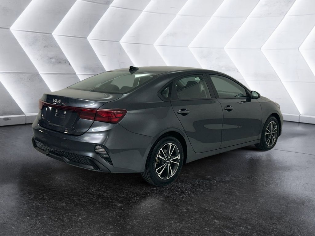 2023 Kia Forte LXS photo 4
