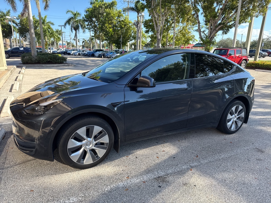 2024 Tesla Model Y Long Range photo 2