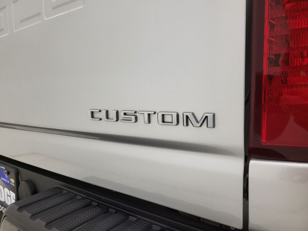 2022 Chevrolet Silverado 2500HD Custom photo 17