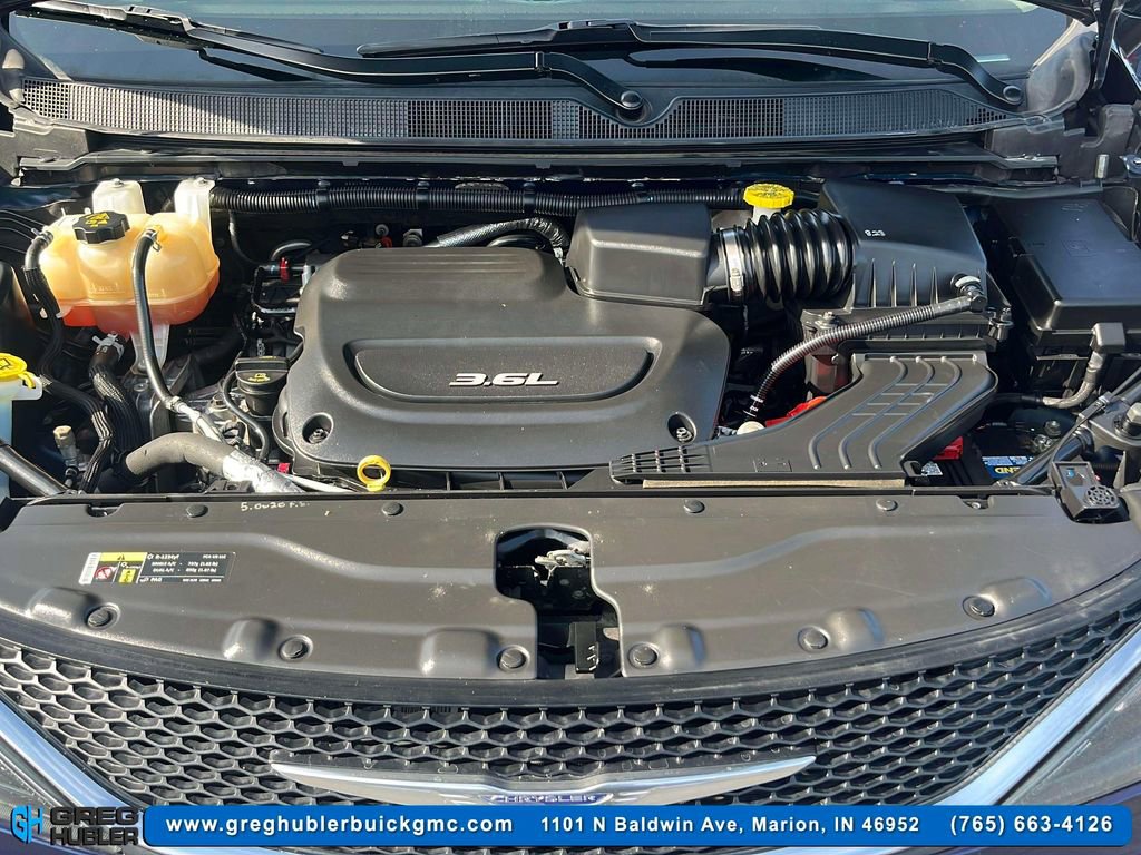 2017 Chrysler Pacifica Touring photo 12