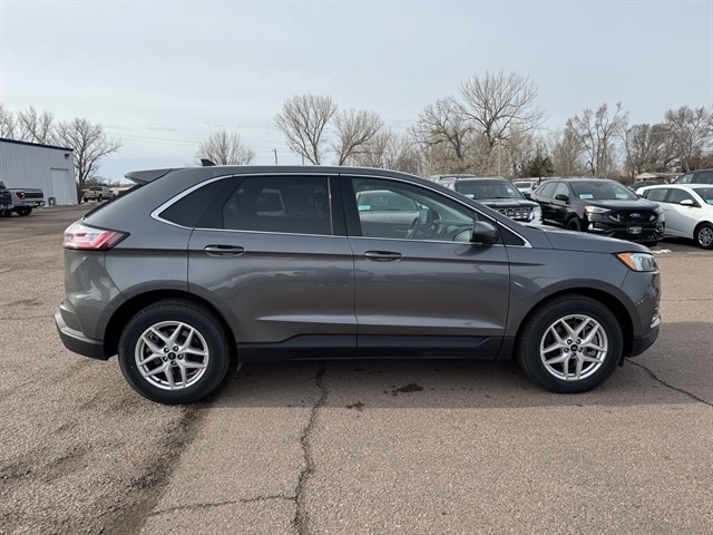 2022 Ford Edge SEL photo 3