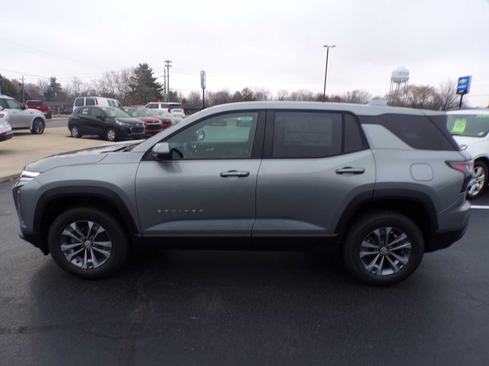 2026 Chevrolet Equinox LT photo 2