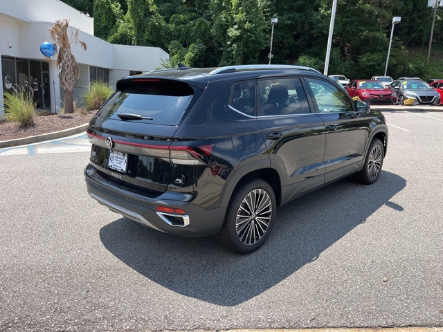 2025 Volkswagen Taos SE photo 2