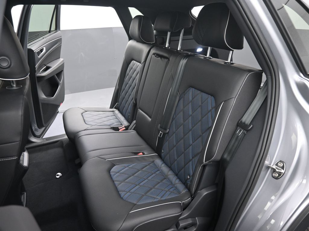 2025 Volkswagen Atlas Cross Sport SEL Premium R-Line photo 39