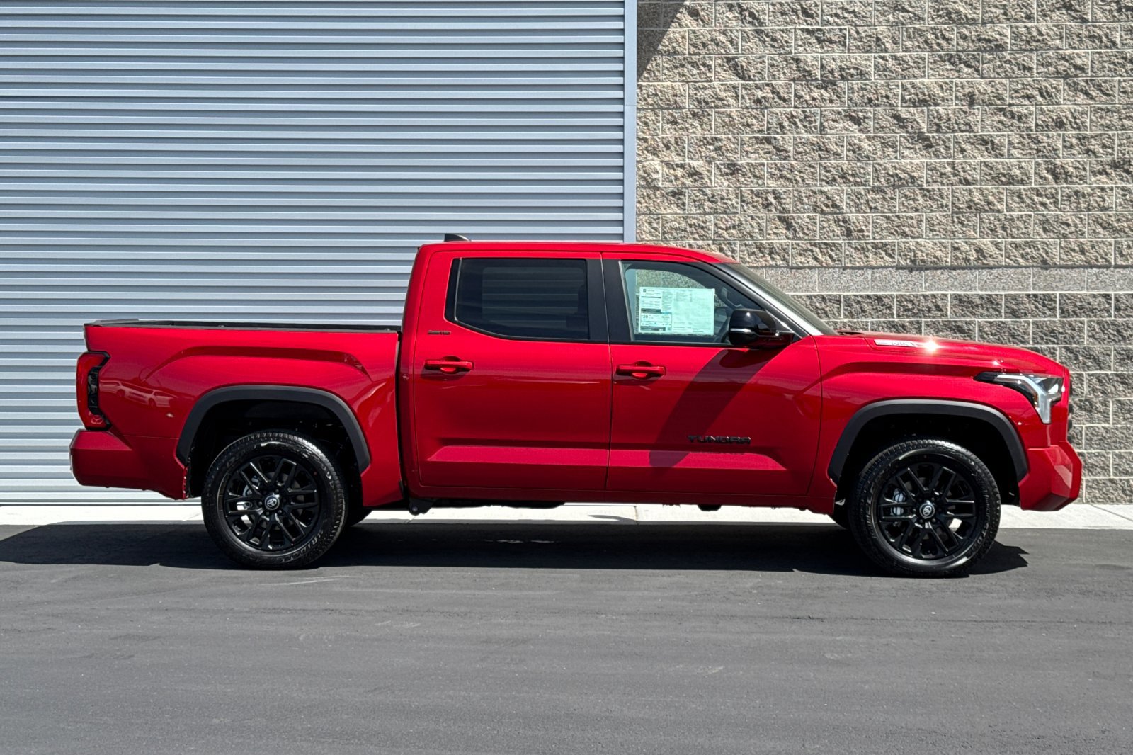 トラック TUNDRA FIRE Toyota recalls 168,000 Tundra trucks over fire risk - YouTube
