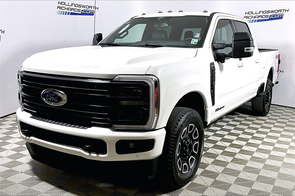 2025 Ford F-250 Super Duty Platinum's photo
