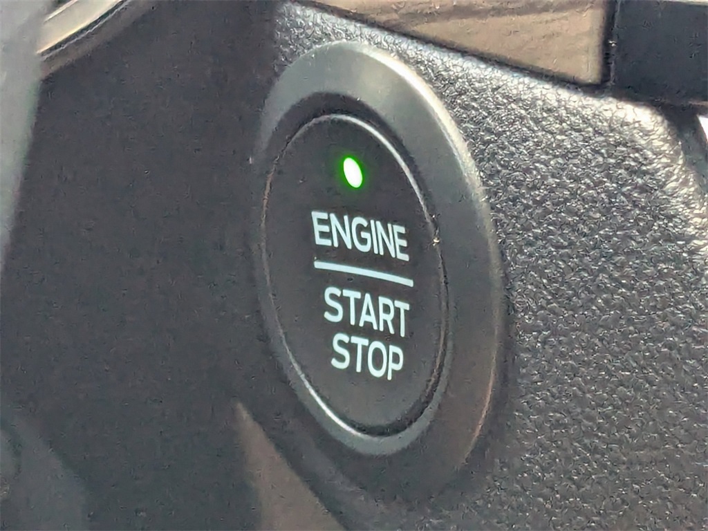 2020 Ford Escape Titanium photo 32