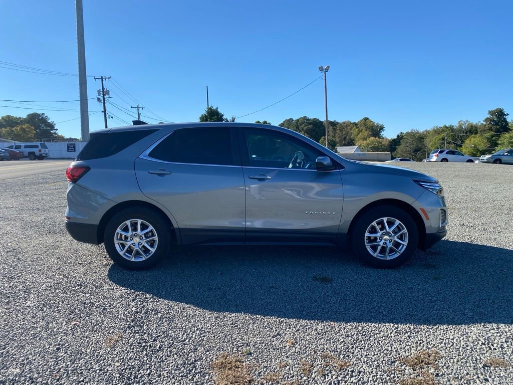 2023 Chevrolet Equinox LT photo 2