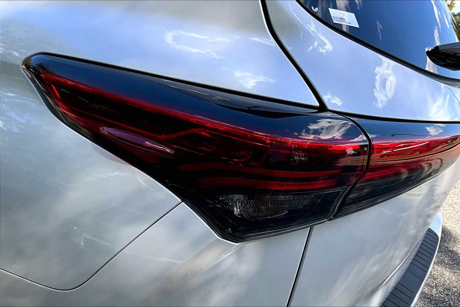 2023 Toyota Highlander LE photo 26