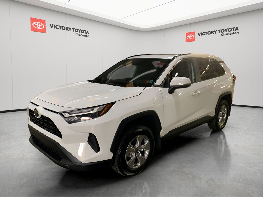 2025 Toyota RAV4 XLE's photo