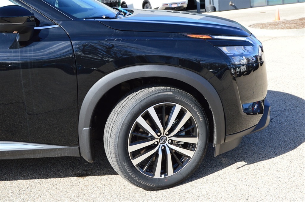 2025 Nissan Pathfinder Platinum photo 3