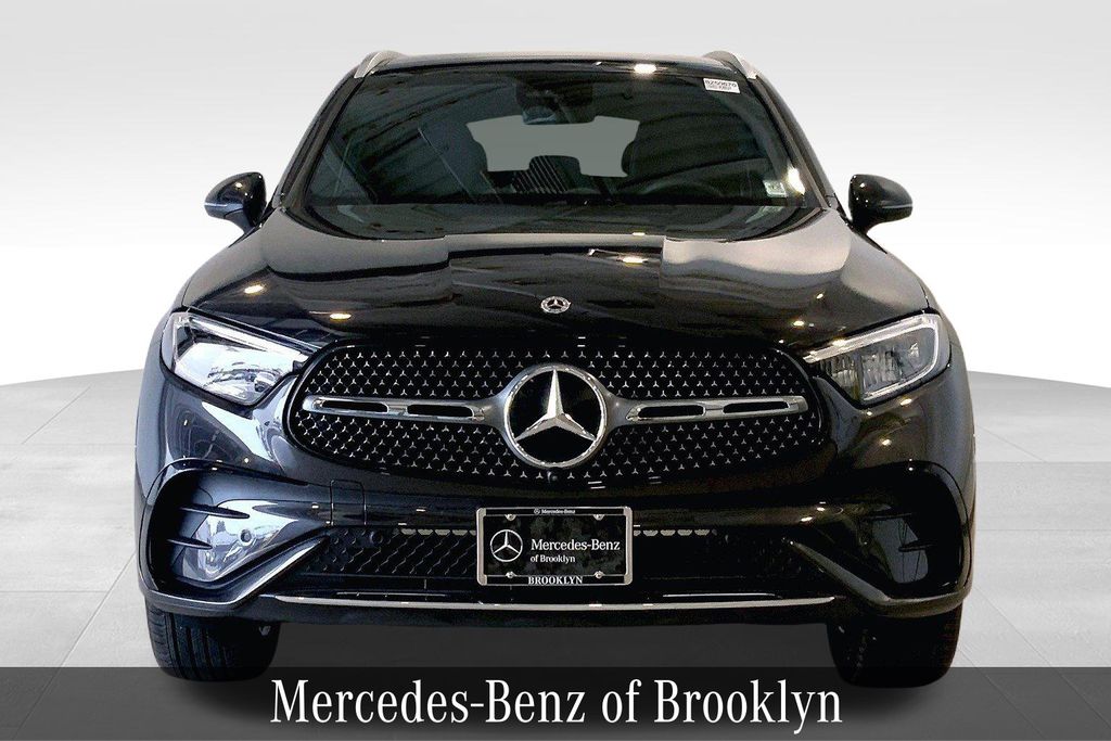 2025 Mercedes Benz GLC 300 4MATIC photo 3