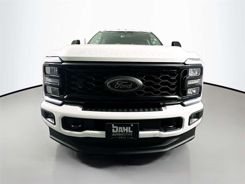 2025 Ford F-350 photo 2