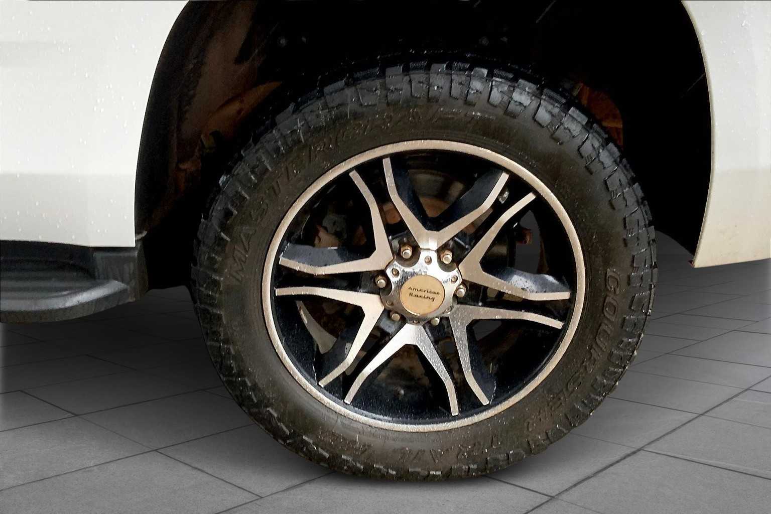 2017 Chevrolet Tahoe LT photo 9