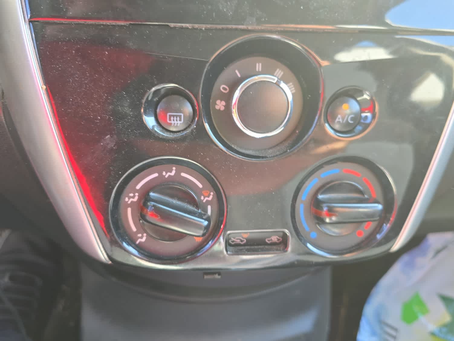2016 Nissan Versa Note SV photo 8