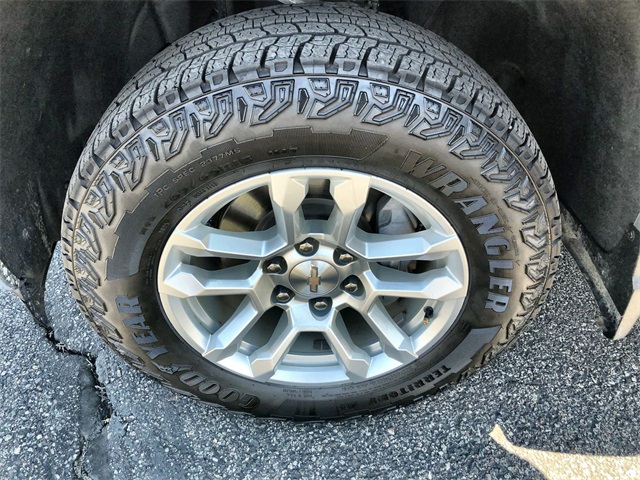 2024 Chevrolet Silverado 1500 LT photo 3