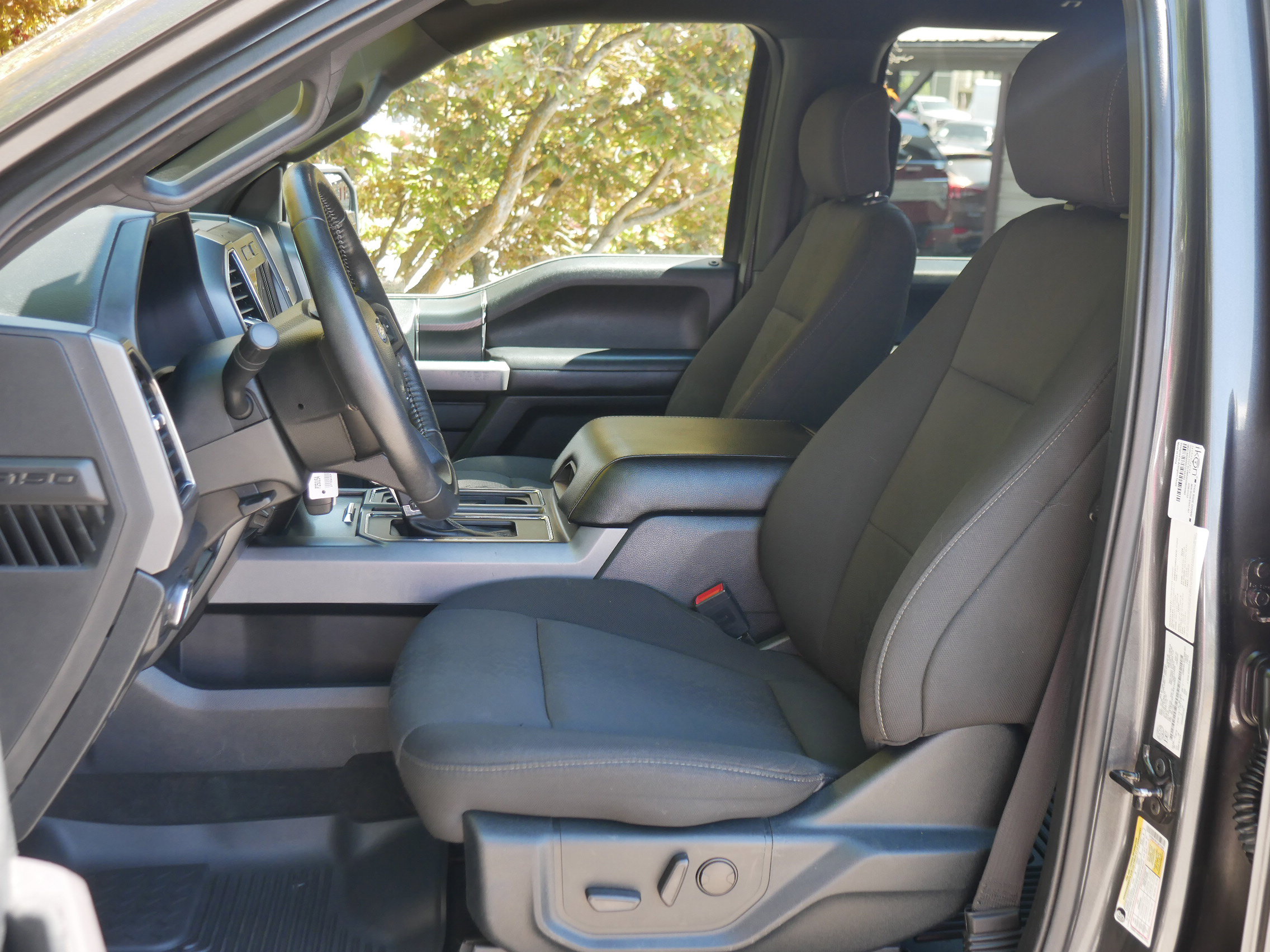 2020 Ford F-150 XLT photo 2