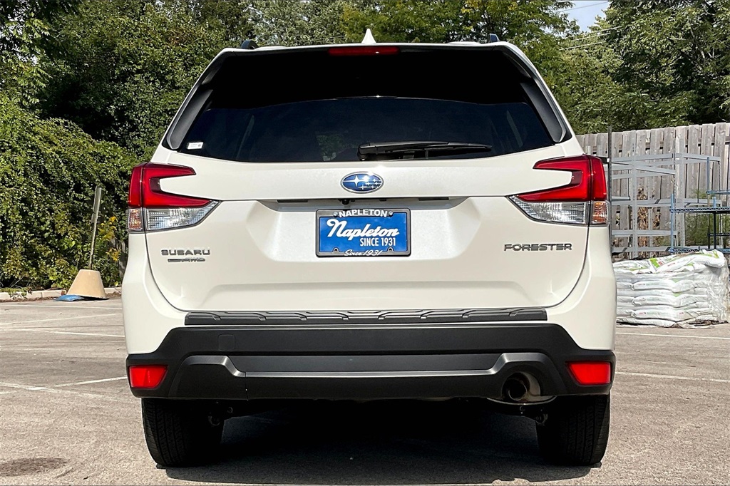 2022 Subaru Forester Premium photo 3
