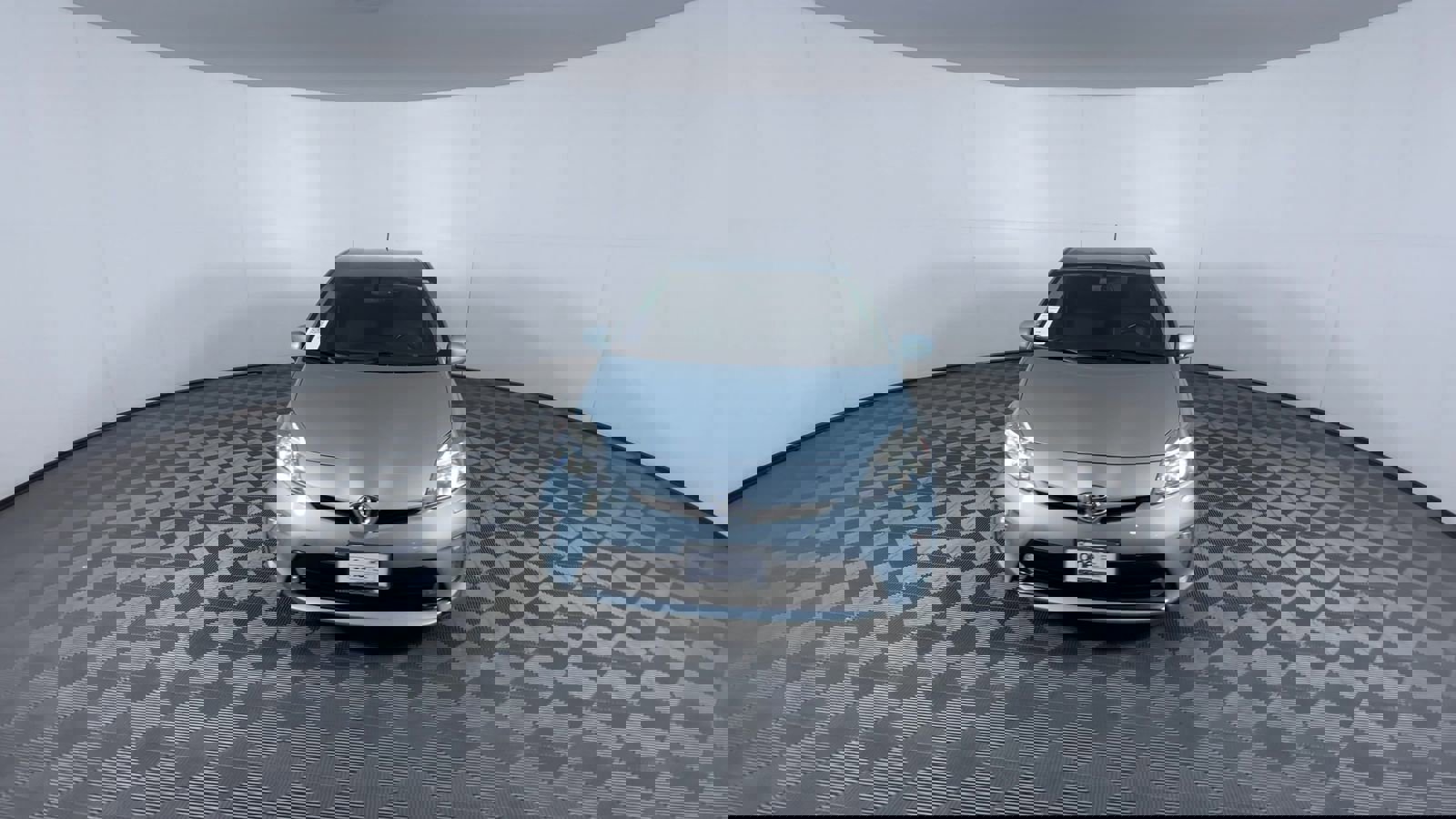 2015 Toyota Prius Four photo 3