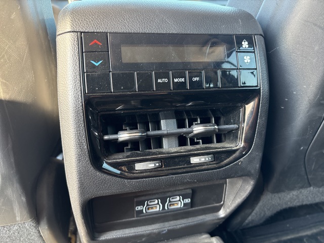 2023 Jeep Grand Cherokee Laredo photo 17