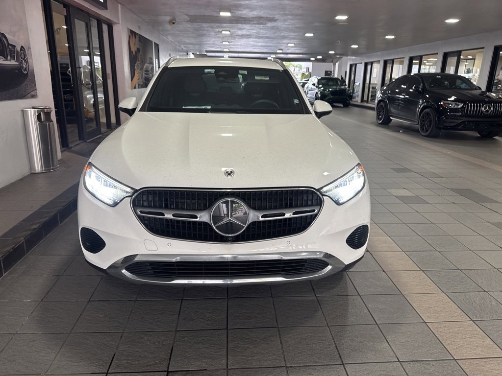 2024 Mercedes Benz GLC 300 photo 2