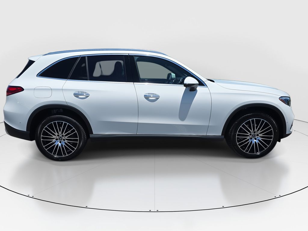 2025 Mercedes Benz GLC 300 photo 4