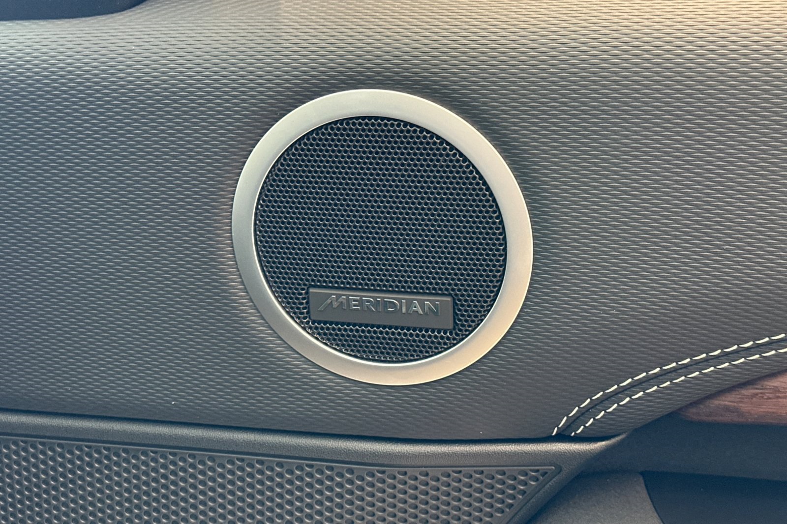2025 Land Rover Discovery SE photo 22