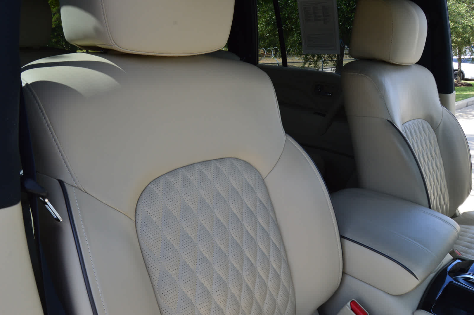 2022 Infiniti QX80 Sensory photo 11