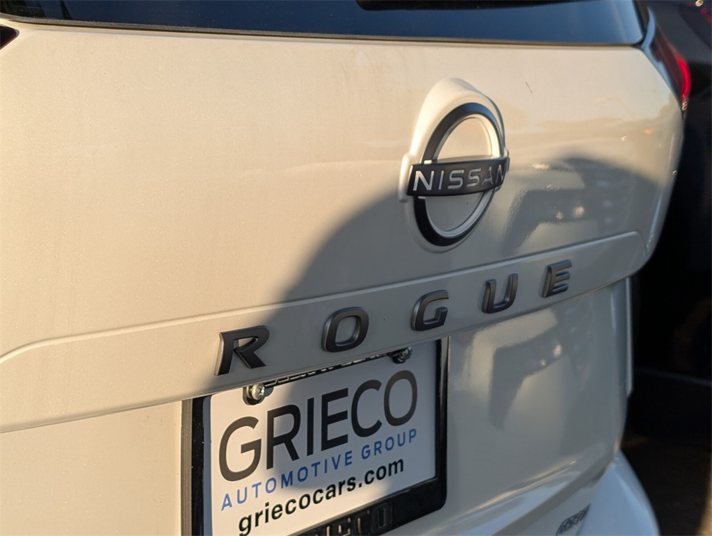 2025 Nissan Rogue S photo 10