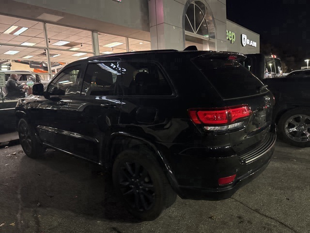 2021 Jeep Grand Cherokee Laredo X photo 3