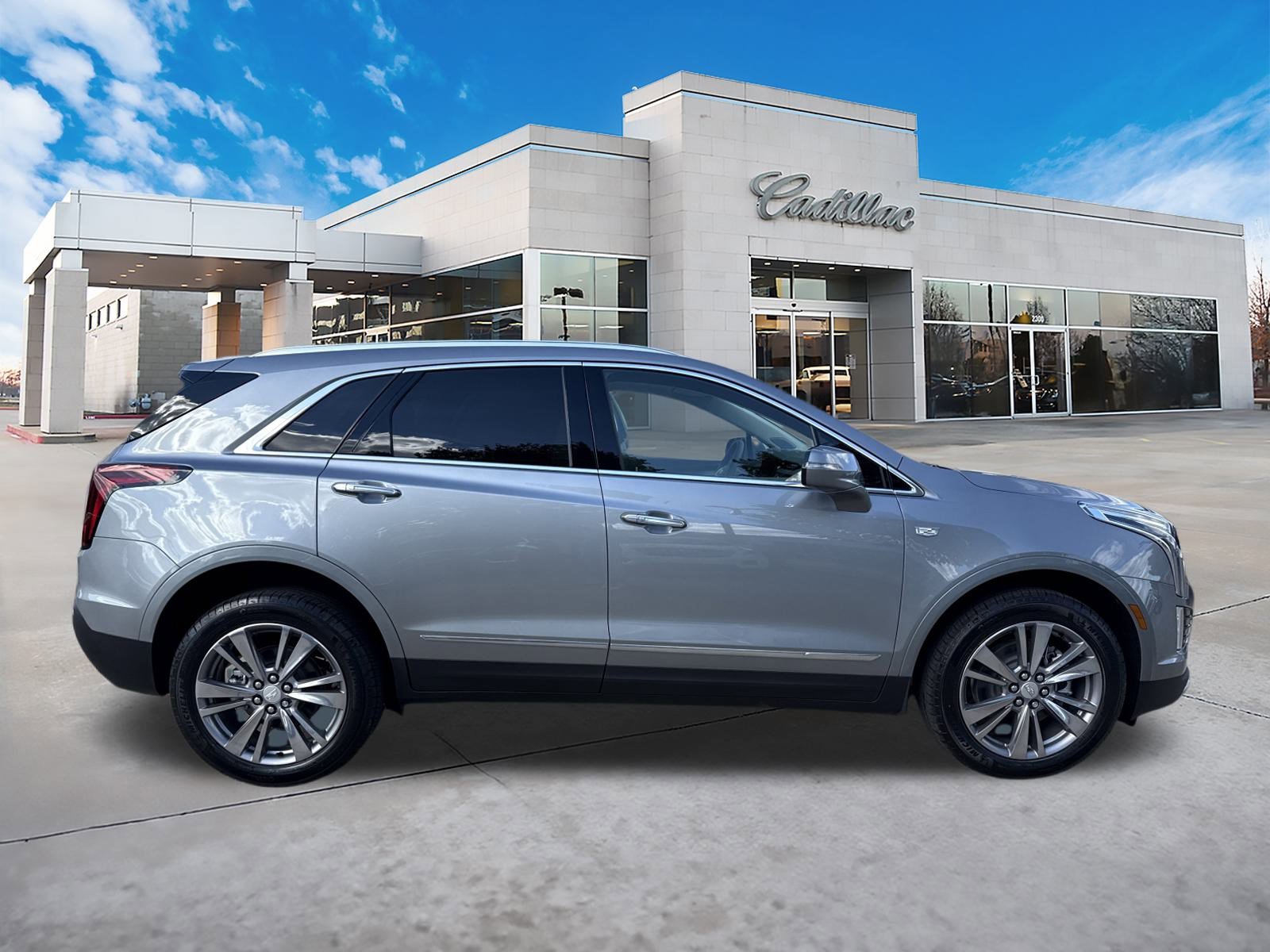 2025 Cadillac XT5 Premium Luxury photo 2