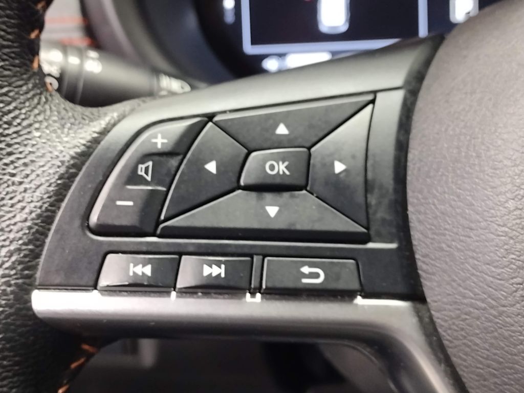 2021 Nissan Kicks SR photo 21