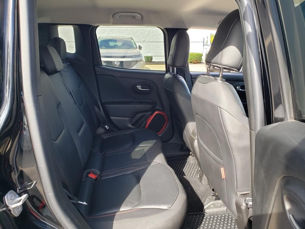 2017 Jeep Renegade Trailhawk photo 23