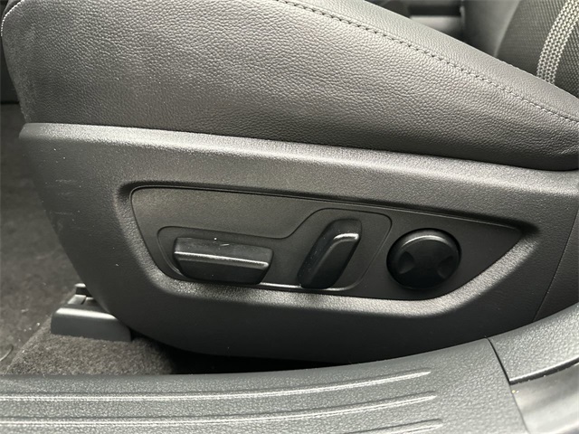 2025 Mazda CX-50 2.5 S Premium photo 3