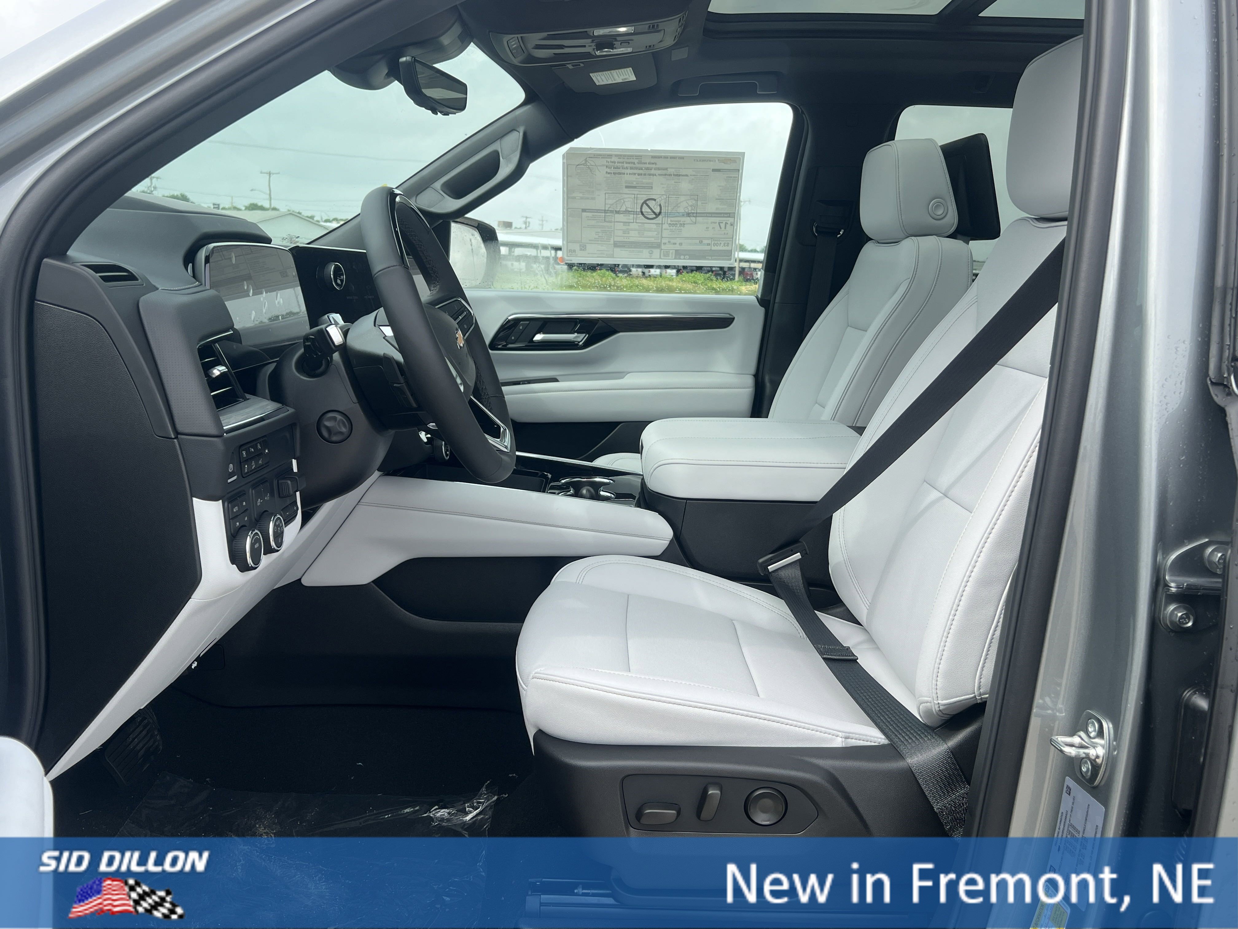 2025 Chevrolet Tahoe Premier photo 3
