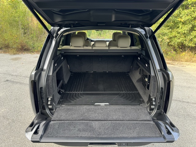 2023 Land Rover Range Rover SE photo 6
