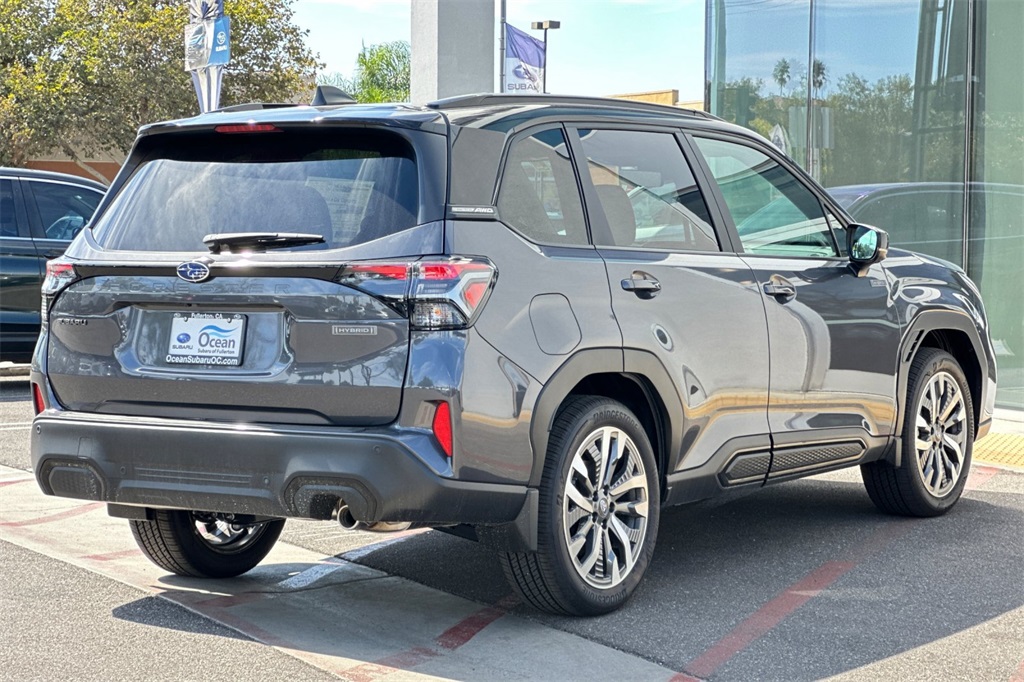 2025 Subaru Forester Touring photo 4