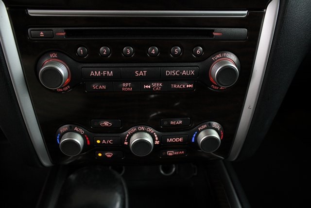 2014 Nissan Pathfinder SL photo 28