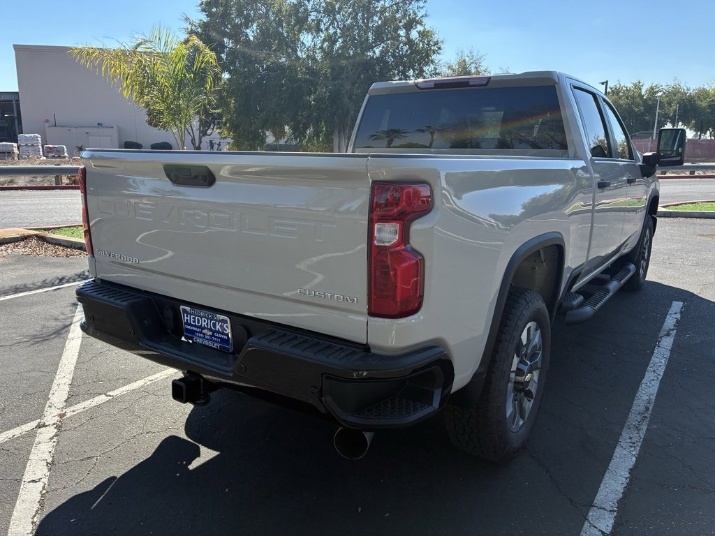 2026 Chevrolet Silverado 2500HD Custom photo 3
