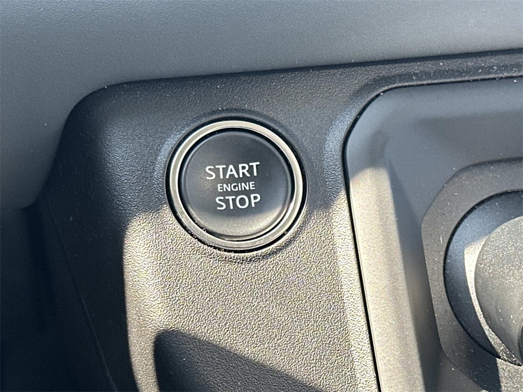 2025 Land Rover Defender 110 photo 12