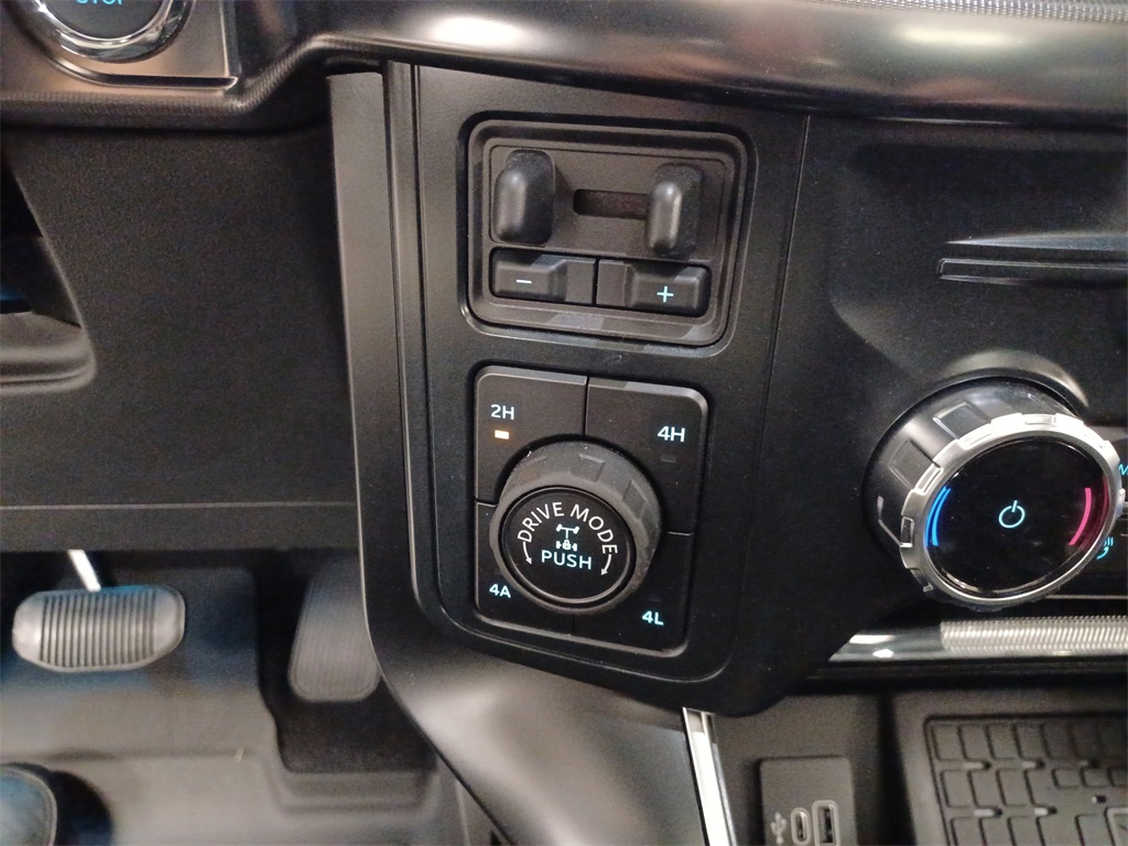 2025 Ford F-150 Raptor photo 32