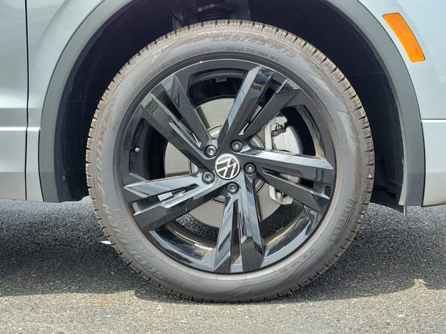 2024 Volkswagen Tiguan SE R-Line Black photo 5