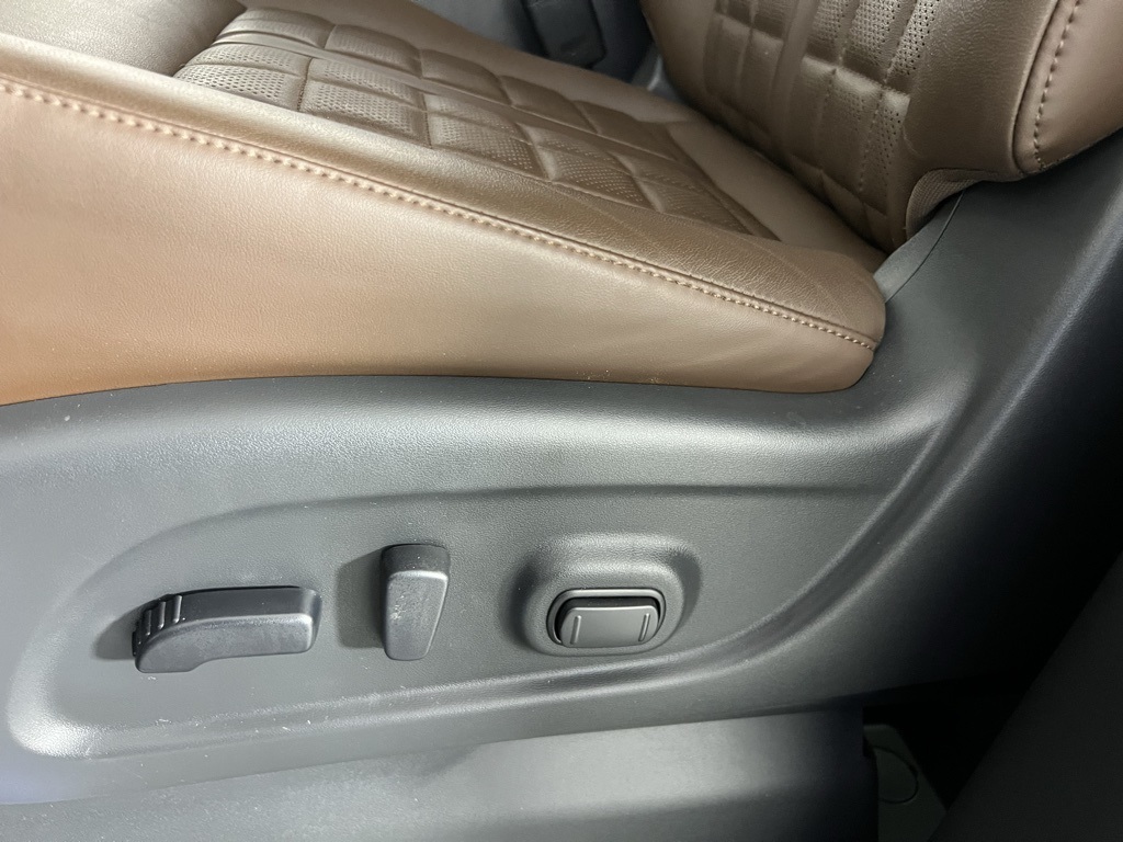 2023 Nissan Titan Platinum Reserve photo 21