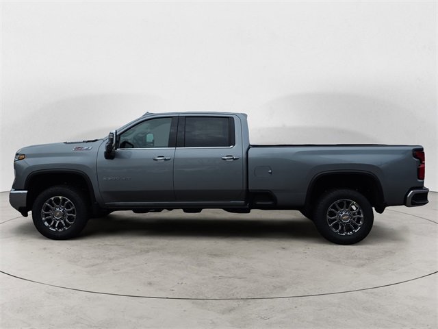 2026 Chevrolet Silverado 3500HD photo 2