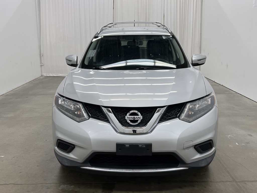2016 Nissan Rogue SV photo 2